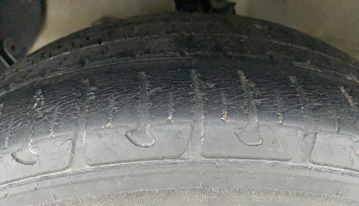 2015 Hyundai Xcent S 1.2, Petrol, Manual, 36,438 km, Left Front Tyre Tread