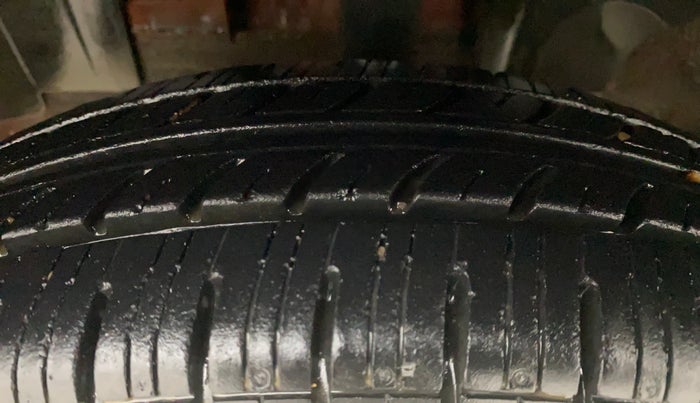 2016 Renault Kwid RXT 0.8, Petrol, Manual, 30,597 km, Left Front Tyre Tread