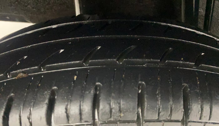 2016 Renault Kwid RXT 0.8, Petrol, Manual, 30,597 km, Right Rear Tyre Tread