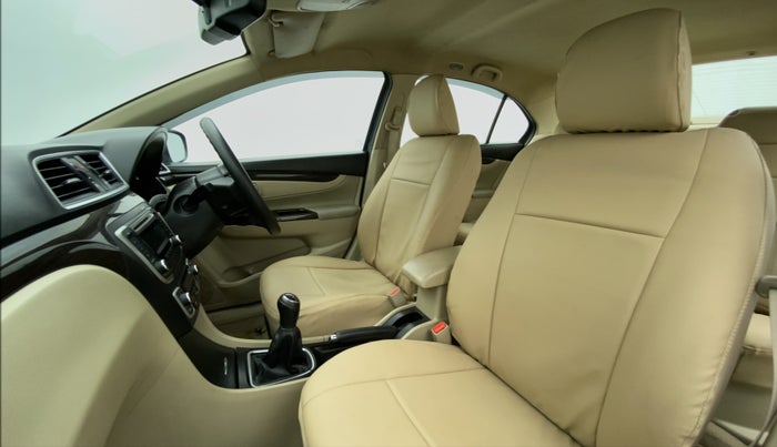 2018 Maruti Ciaz ZETA 1.4 VVT, Petrol, Manual, 37,972 km, Right Side Front Door Cabin View