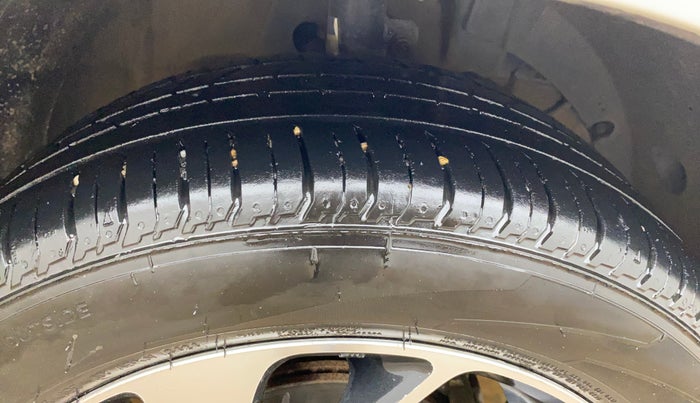 2021 Maruti Baleno ZETA PETROL 1.2, CNG, Manual, 79,467 km, Right Front Tyre Tread