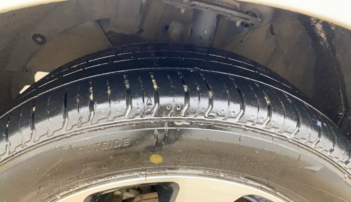 2021 Maruti Baleno ZETA PETROL 1.2, CNG, Manual, 79,467 km, Left Front Tyre Tread