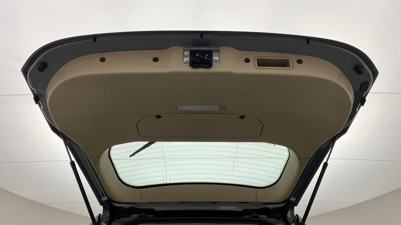 2016 Mahindra XUV500 W10, Diesel, Manual, 60,919 km, Boot Door Open