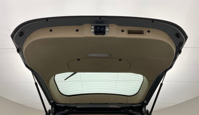 2016 Mahindra XUV500 W10, Diesel, Manual, 60,919 km, Boot Door Open