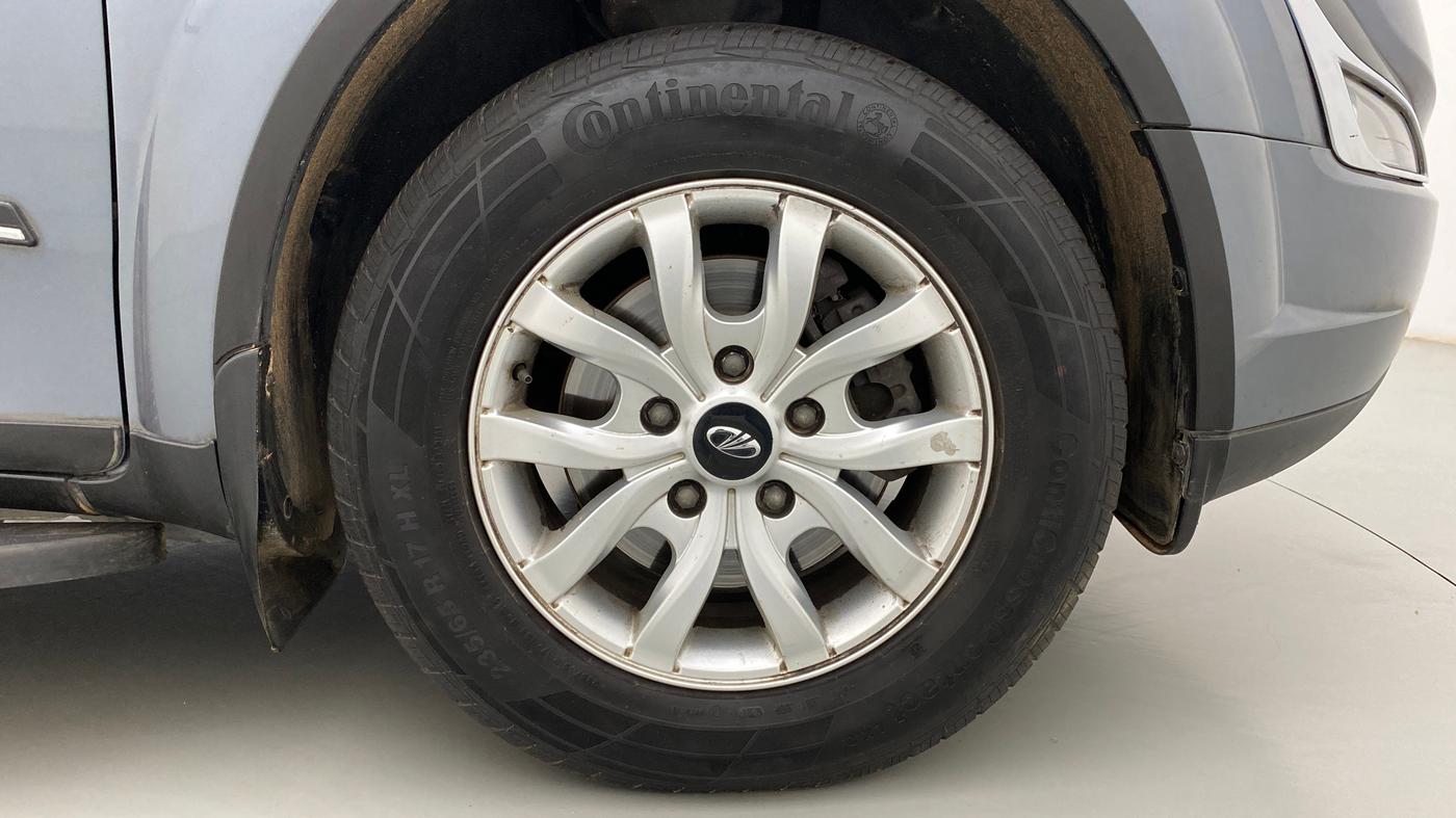 2016 Mahindra XUV500 W10, Diesel, Manual, 60,919 km, Right Front Wheel