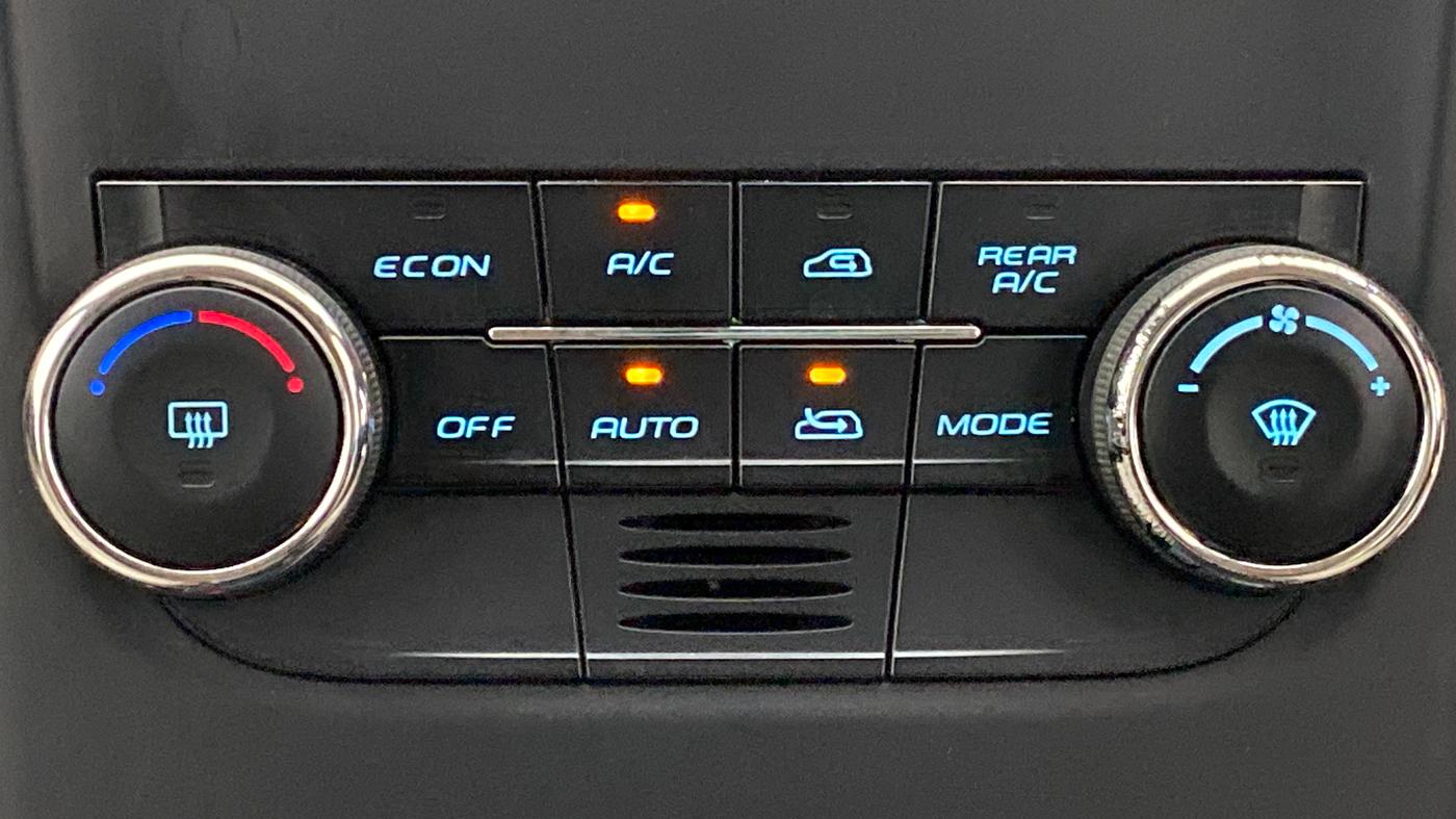 2016 Mahindra XUV500 W10, Diesel, Manual, 60,919 km, Automatic Climate Control