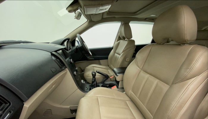 2016 Mahindra XUV500 W10, Diesel, Manual, 60,919 km, Right Side Front Door Cabin