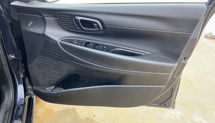 2021 Hyundai NEW I20 SPORTZ 1.2 MT, Petrol, Manual, 13,513 km, Driver Side Door Panels Control