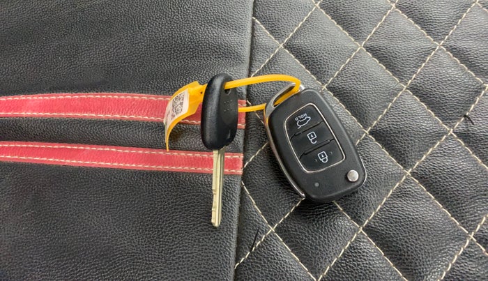 2021 Hyundai NEW I20 SPORTZ 1.2 MT, Petrol, Manual, 13,513 km, Key Close Up