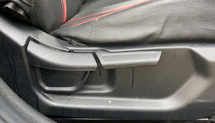 2021 Hyundai NEW I20 SPORTZ 1.2 MT, Petrol, Manual, 13,513 km, Driver Side Adjustment Panel