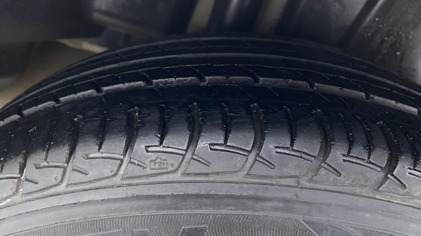 2016 Maruti Ciaz VXI PLUS, CNG, Manual, 65,333 km, Right Rear Tyre Tread