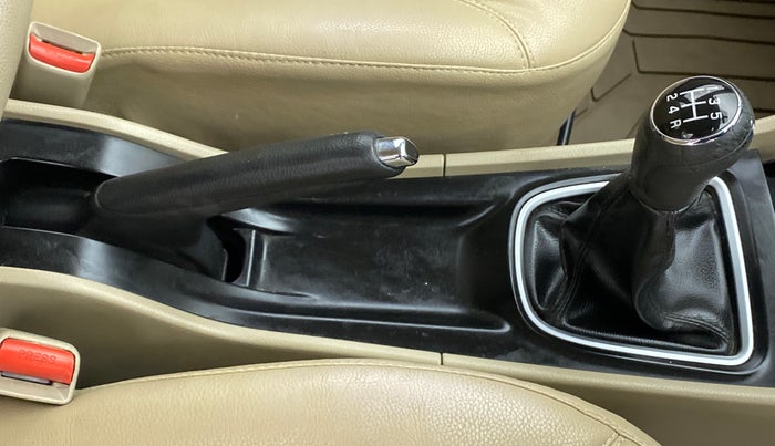 2016 Maruti Ciaz VXI PLUS, CNG, Manual, 65,333 km, Gear Lever