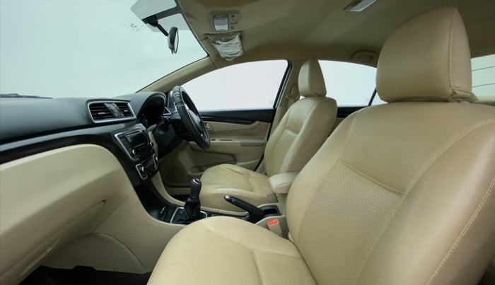 2016 Maruti Ciaz VXI PLUS, CNG, Manual, 65,333 km, Right Side Front Door Cabin