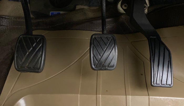 2016 Maruti Ciaz VXI PLUS, CNG, Manual, 65,333 km, Pedals