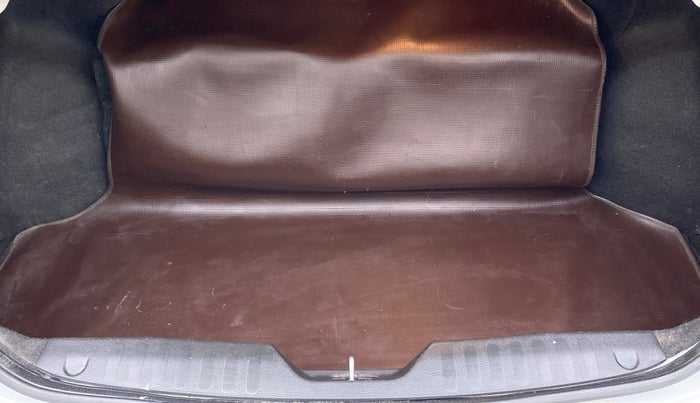 2016 Maruti Ciaz VXI PLUS, CNG, Manual, 65,333 km, Boot Inside