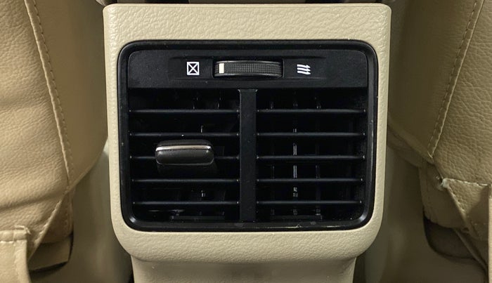 2016 Maruti Ciaz VXI PLUS, CNG, Manual, 65,333 km, Rear AC Vents