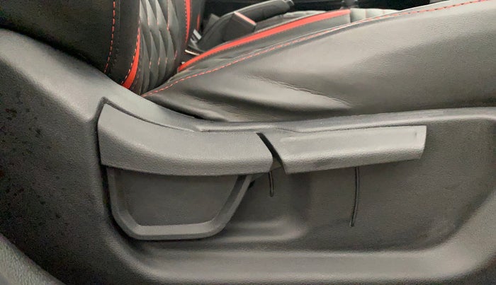 2022 Hyundai NEW I20 SPORTZ 1.2 MT, Petrol, Manual, 16,877 km, Driver Side Adjustment Panel