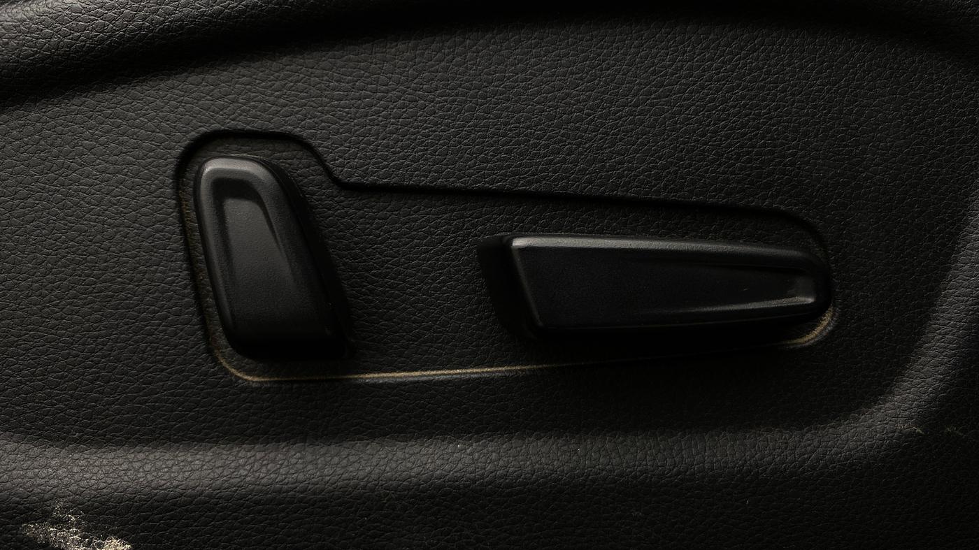 2019 KIA SELTOS GTX PLUS DCT 1.4 PETROL, Petrol, Automatic, 1,13,144 km, Driver Side Adjustment Panel