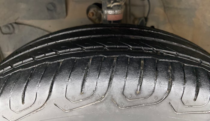 2016 Honda Brio VX AT, Petrol, Automatic, 42,570 km, Left Front Tyre Tread