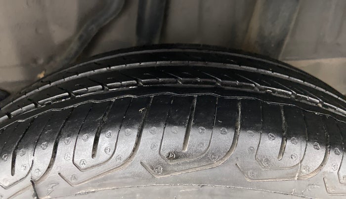 2016 Honda Brio VX AT, Petrol, Automatic, 42,570 km, Left Rear Tyre Tread