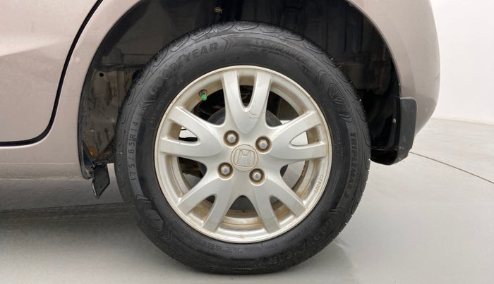 2016 Honda Brio VX AT, Petrol, Automatic, 42,570 km, Left Rear Wheel