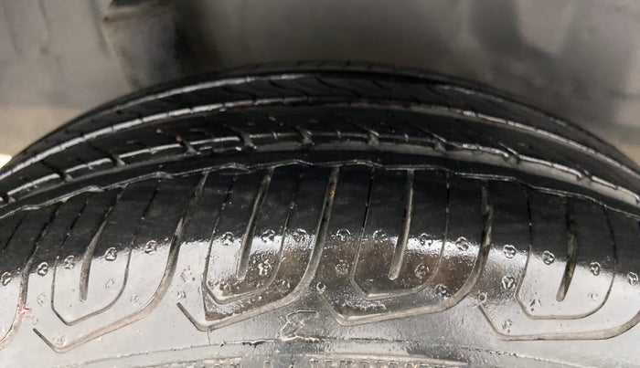 2016 Honda Brio VX AT, Petrol, Automatic, 42,570 km, Right Rear Tyre Tread