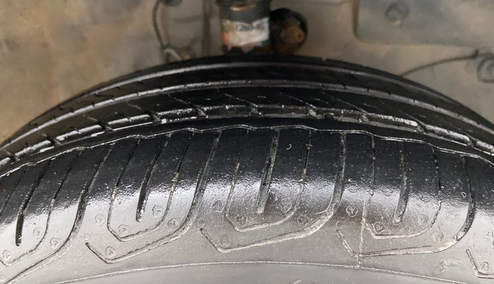 2016 Honda Brio VX AT, Petrol, Automatic, 42,570 km, Right Front Tyre Tread