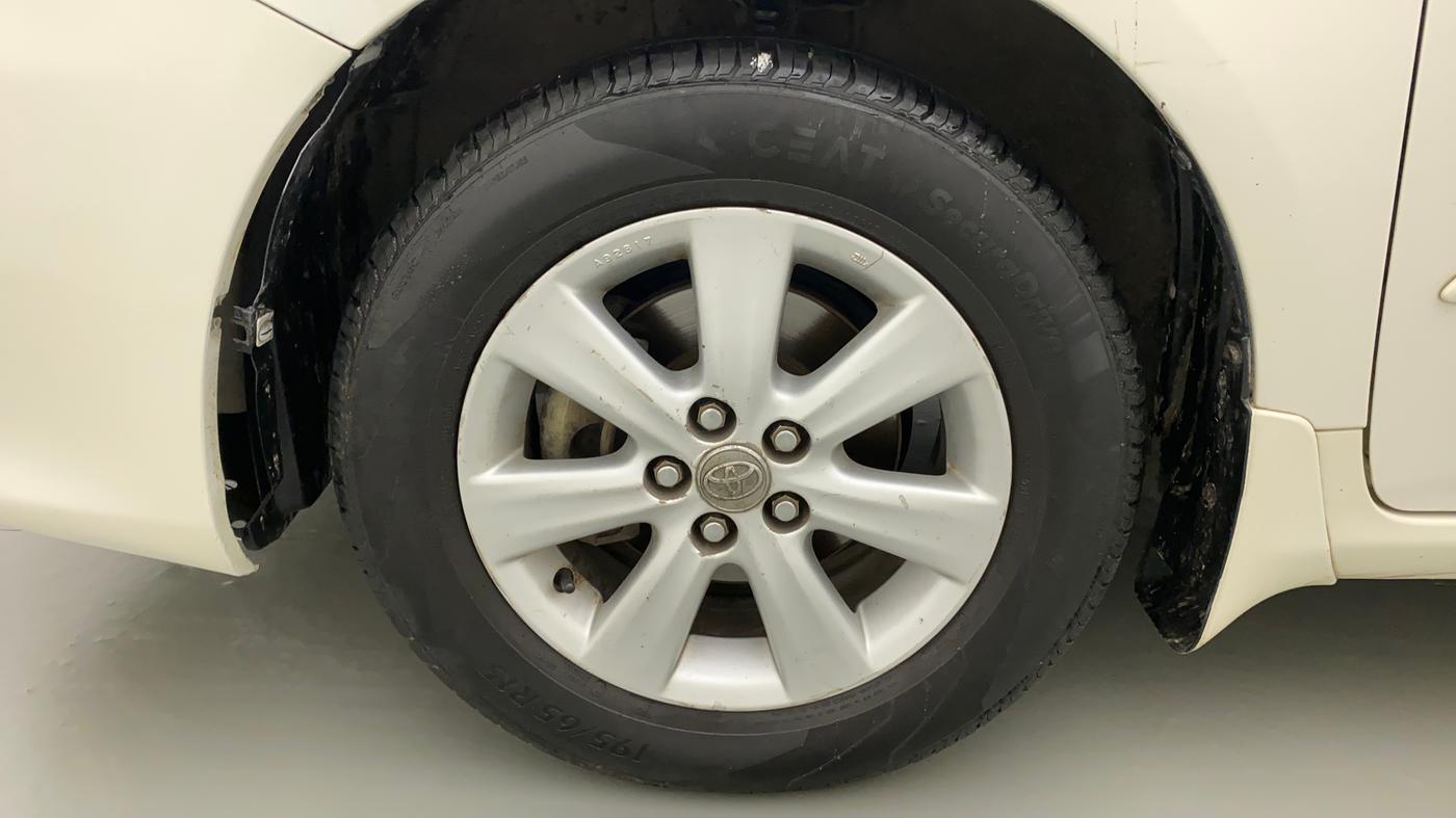 2011 Toyota Corolla Altis G PETROL, Petrol, Manual, 1,03,490 km, Left Front Wheel