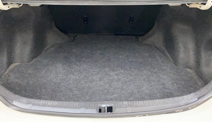 2011 Toyota Corolla Altis G PETROL, Petrol, Manual, 1,03,490 km, Boot Inside