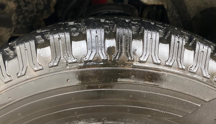 2017 Mahindra TUV300 T8, Diesel, Manual, 70,081 km, Left Front Tyre Tread