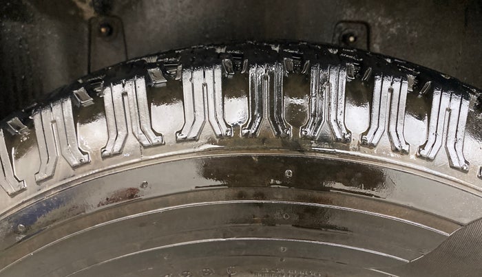 2017 Mahindra TUV300 T8, Diesel, Manual, 70,081 km, Right Rear Tyre Tread