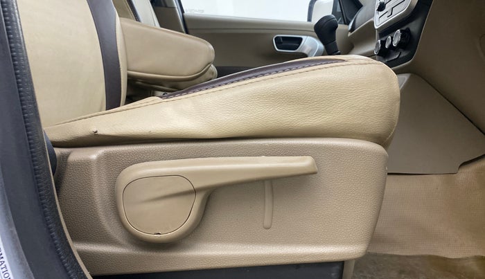 2017 Mahindra TUV300 T8, Diesel, Manual, 70,081 km, Driver Side Adjustment Panel