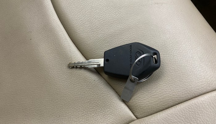 2017 Mahindra TUV300 T8, Diesel, Manual, 70,081 km, Key Close Up