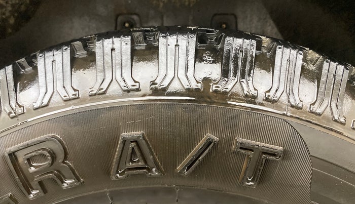 2017 Mahindra TUV300 T8, Diesel, Manual, 70,081 km, Left Rear Tyre Tread