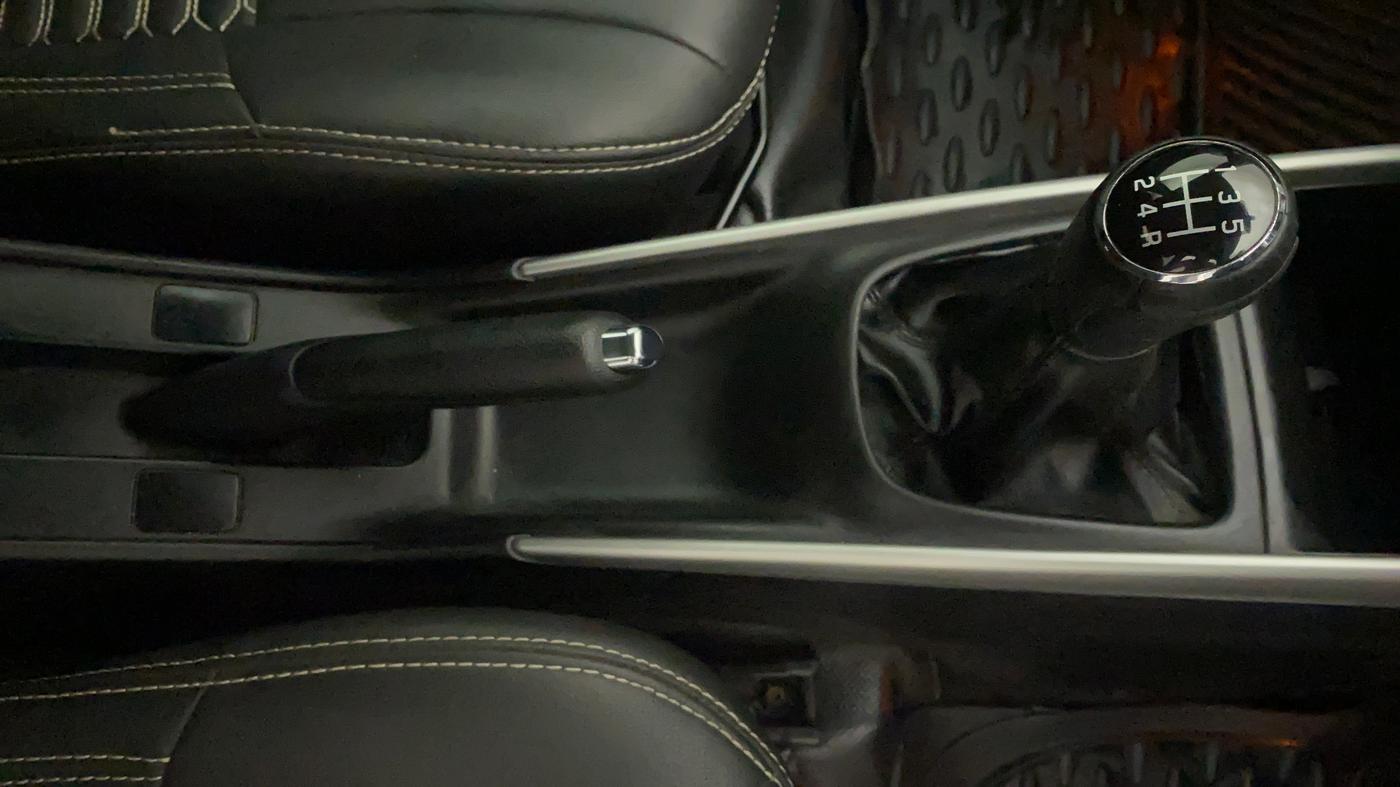 2017 Maruti Baleno ZETA DIESEL 1.3, Diesel, Manual, 34,450 km, Gear Lever