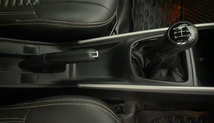 2017 Maruti Baleno ZETA DIESEL 1.3, Diesel, Manual, 34,450 km, Gear Lever