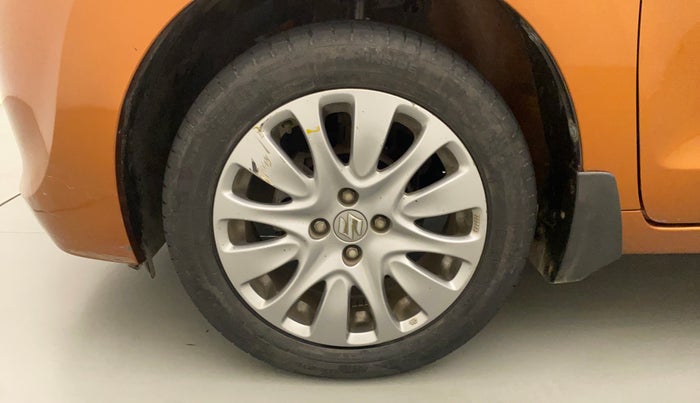 2017 Maruti Baleno ZETA DIESEL 1.3, Diesel, Manual, 34,450 km, Left Front Wheel