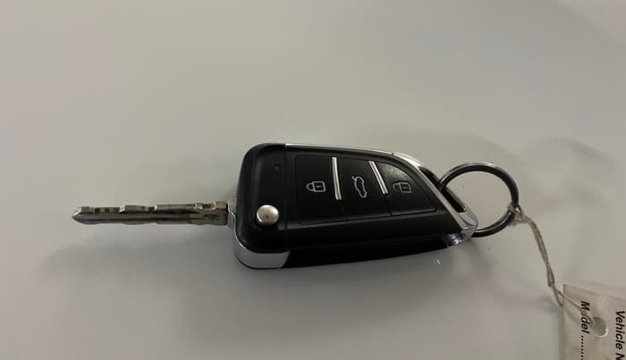 2021 Nissan MAGNITE XE, Petrol, Manual, 63,682 km, Key Close Up