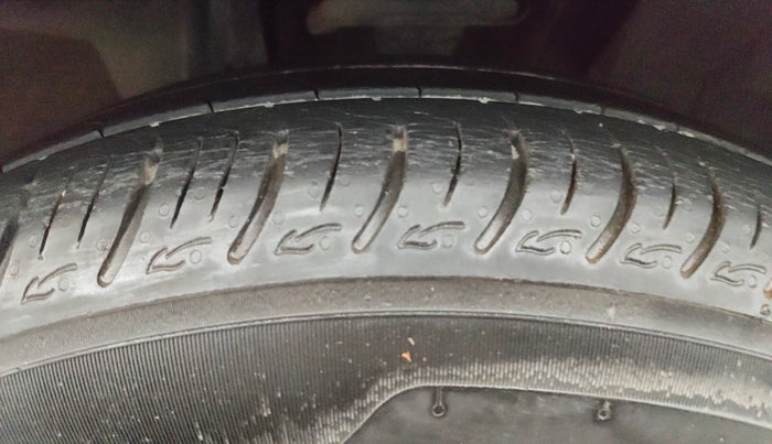 2022 Renault TRIBER RXZ, Petrol, Manual, 36,435 km, Right Front Tyre Tread