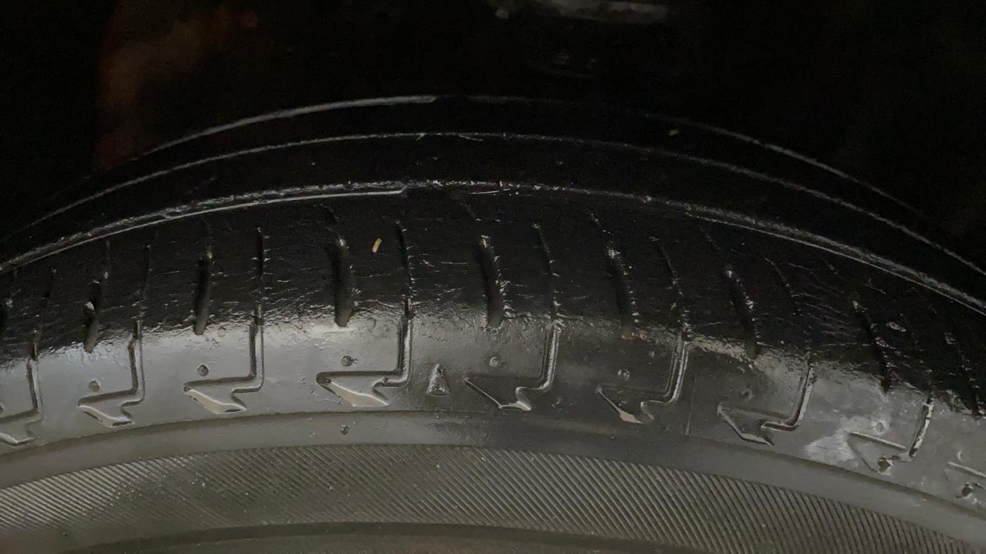 2018 Maruti IGNIS DELTA 1.2, Petrol, Manual, 33,582 km, Right Front Tyre Tread