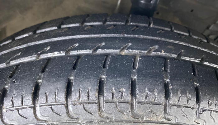 2012 Maruti Swift LXI D, Petrol, Manual, 85,032 km, Right Front Tyre Tread