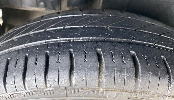 2012 Maruti Swift LXI D, Petrol, Manual, 85,032 km, Right Rear Tyre Tread