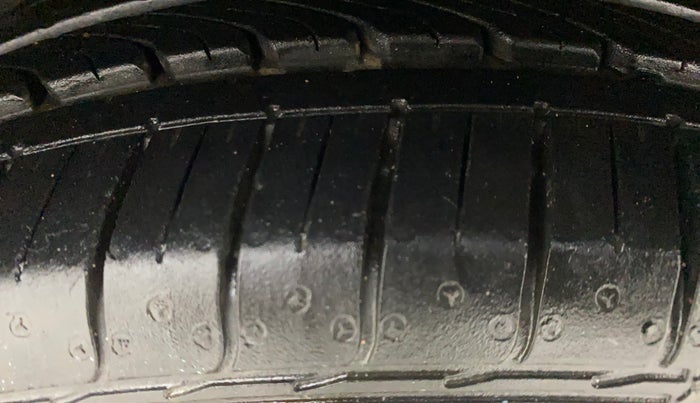 2018 Maruti Ciaz ZETA 1.4  AT PETROL, Petrol, Automatic, 47,266 km, Left Front Tyre Tread