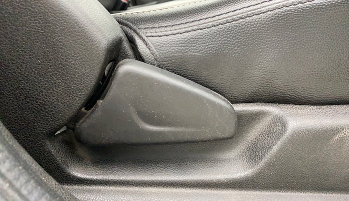 2022 Renault Kwid RXT 1.0 (O), Petrol, Manual, 33,622 km, Driver Side Adjustment Panel