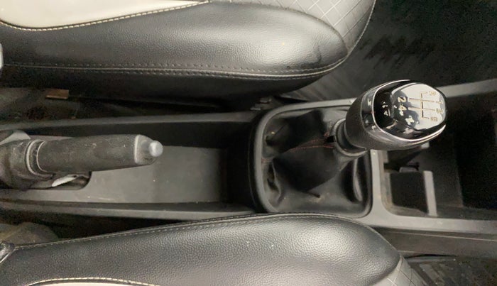 2022 Renault Kwid RXT 1.0 (O), Petrol, Manual, 33,622 km, Gear Lever