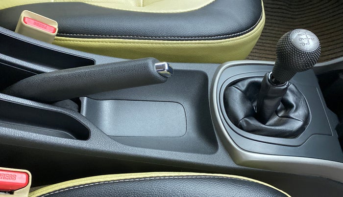 2017 Honda City V MT DIESEL, Diesel, Manual, 50,578 km, Gear Lever