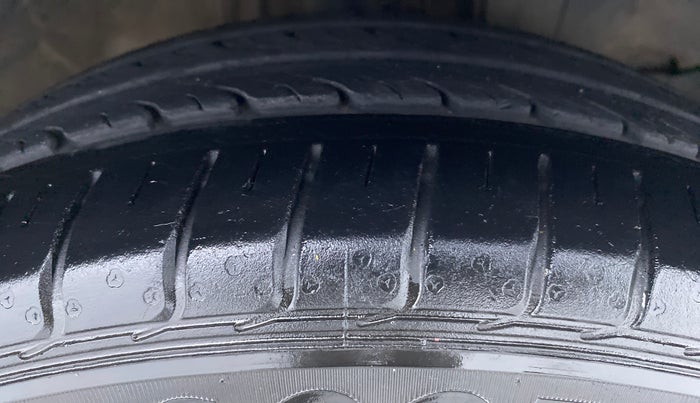 2017 Honda City V MT DIESEL, Diesel, Manual, 50,578 km, Right Front Tyre Tread