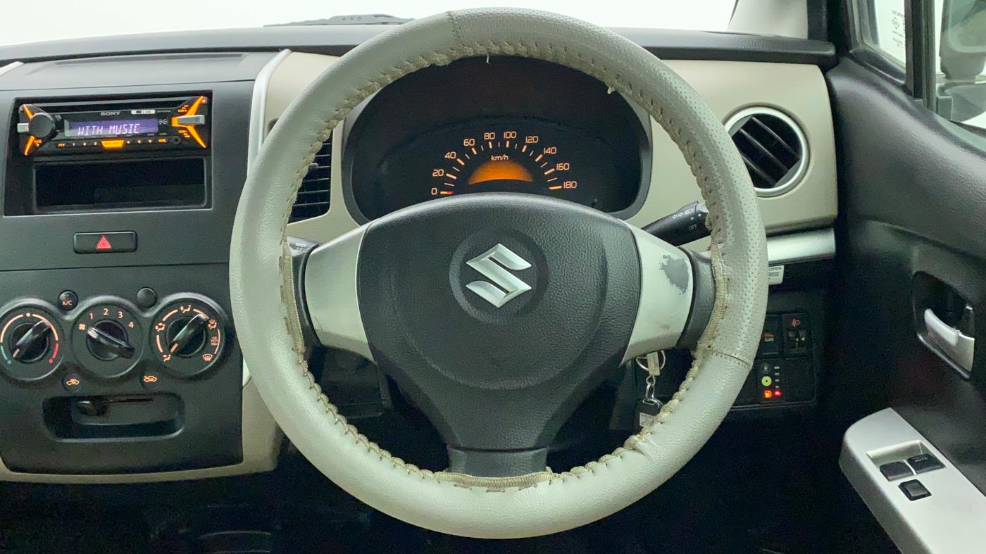 2015 Maruti Wagon R 1.0 LXI CNG, CNG, Manual, 56,656 km, Steering Wheel Close Up