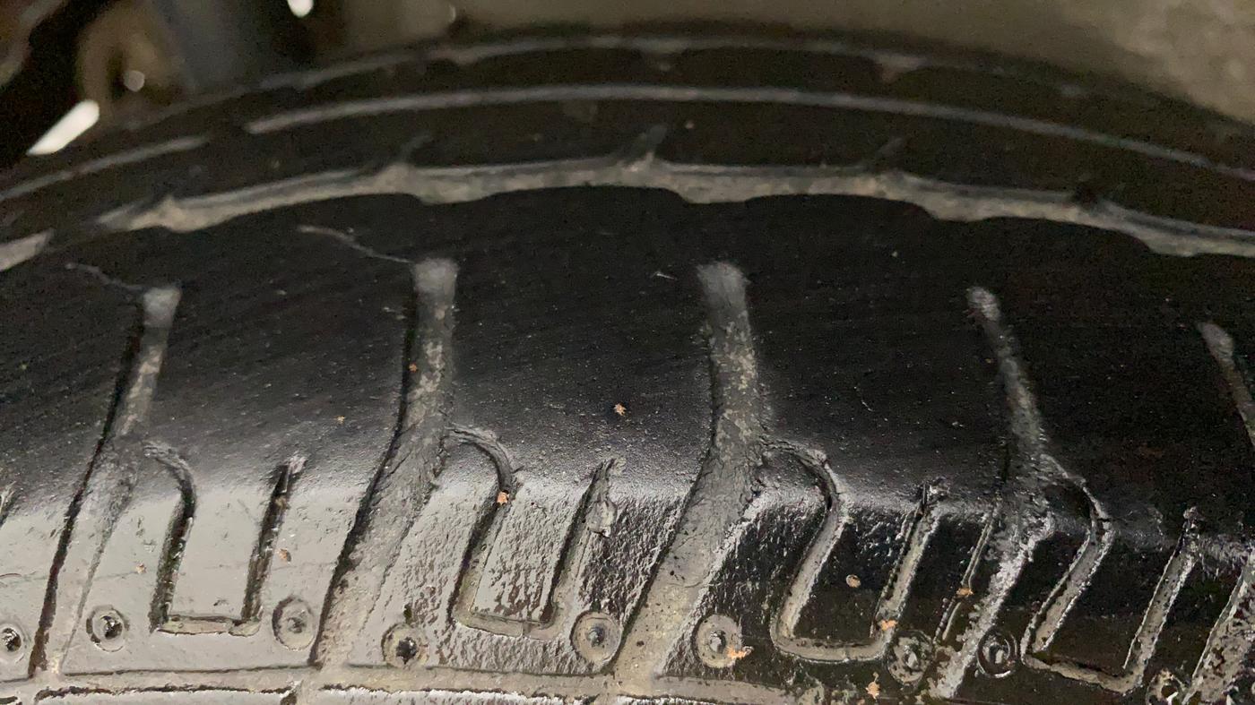 2015 Maruti Wagon R 1.0 LXI CNG, CNG, Manual, 56,656 km, Right Rear Tyre Tread