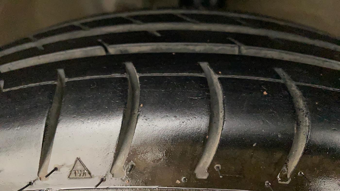 2015 Maruti Wagon R 1.0 LXI CNG, CNG, Manual, 56,656 km, Right Front Tyre Tread